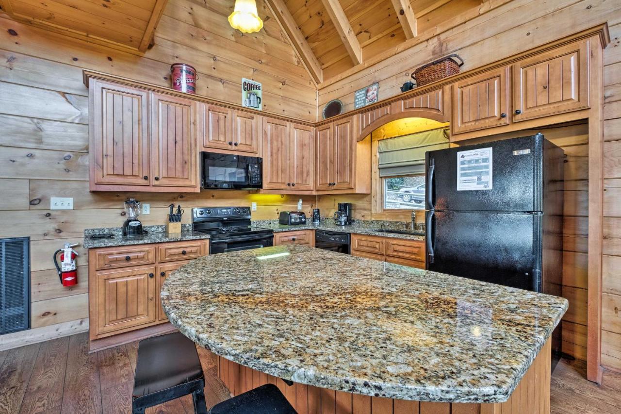 Pigeon Forge Cabin With Brand New Hot Tub And Views! Sevierville Exterior foto