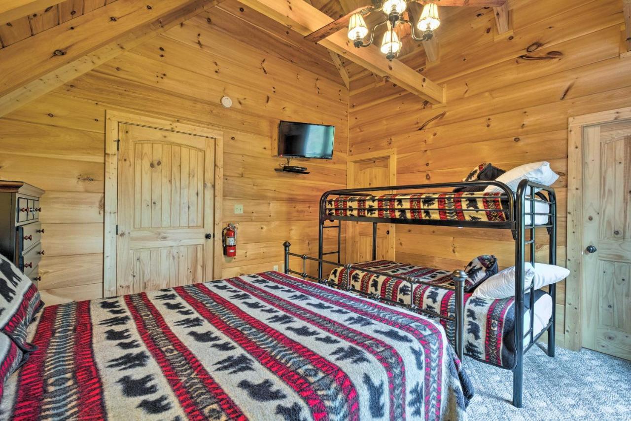 Pigeon Forge Cabin With Brand New Hot Tub And Views! Sevierville Exterior foto
